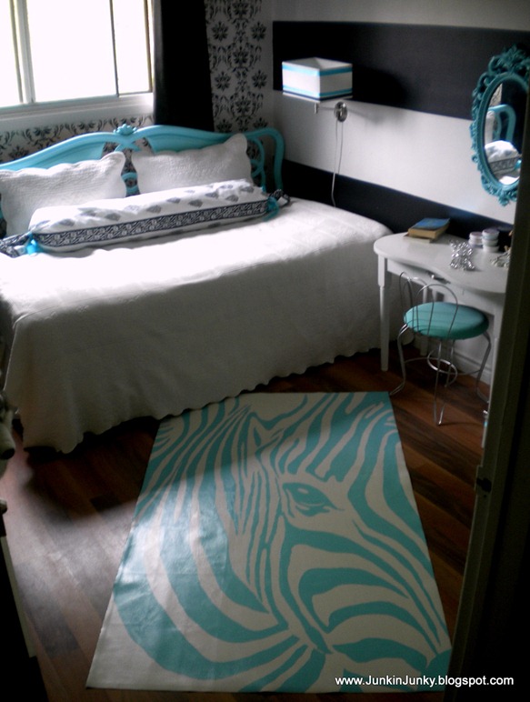 BROADVIEW HEIGHTS Tiffany blue, black and white bedroom